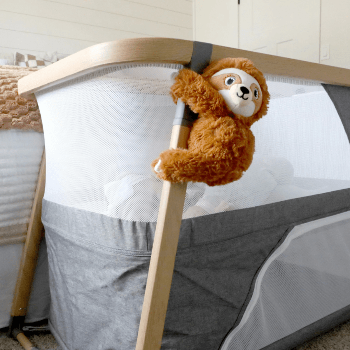 Shusher Sloth - Dovendyr med lydmaskin for baby